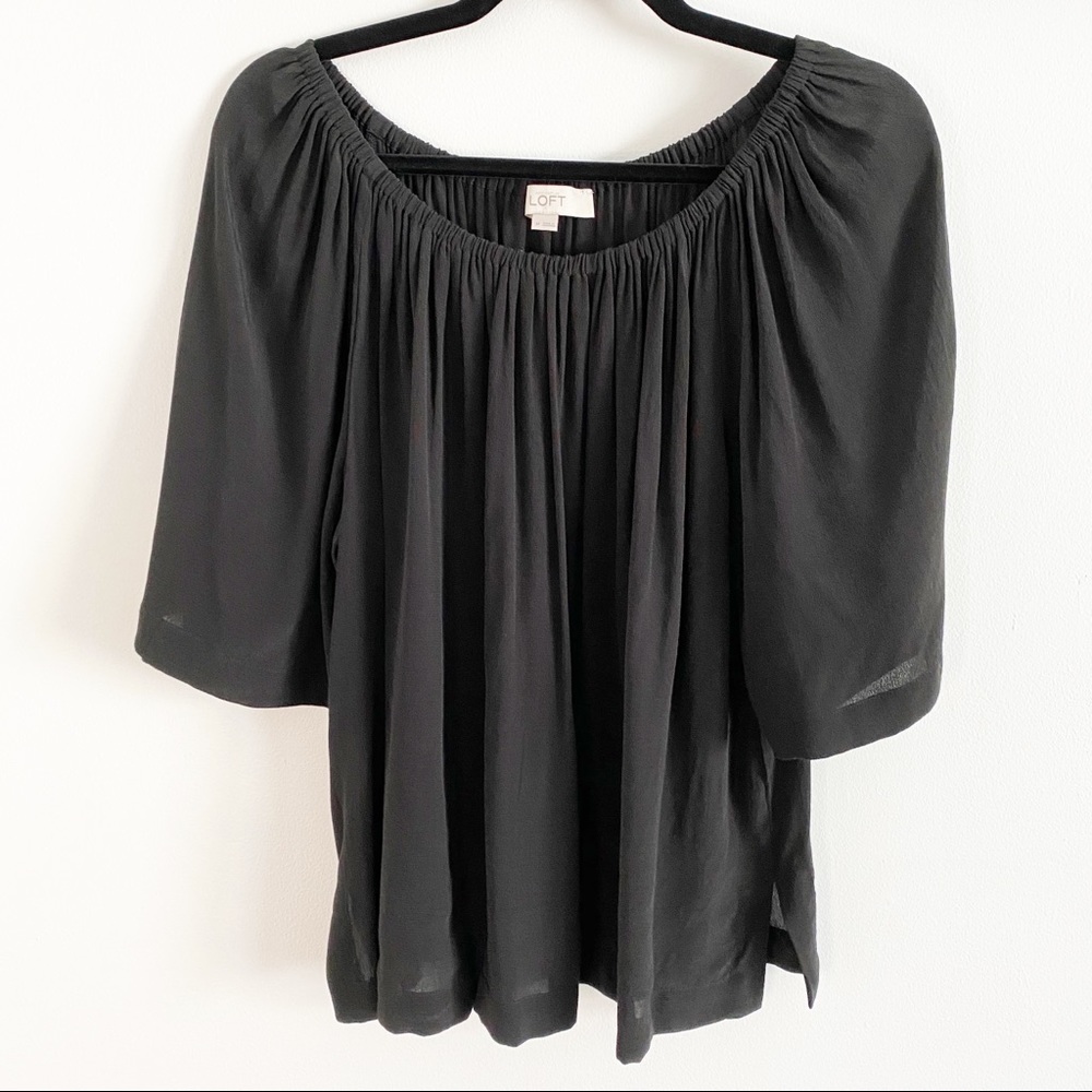 LOFT Drapey Black Top Women's Size M
100% Rayon